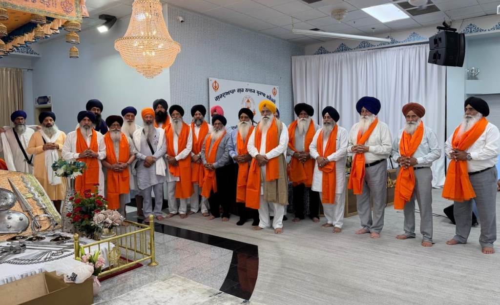 Warm welcome for Shiromani Gurdwara Parbandhak Committee delegation in various Gurdwaras in America special honours from the management